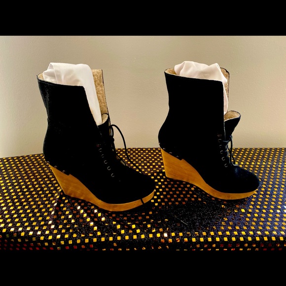 Boots - Picture 1 of 3